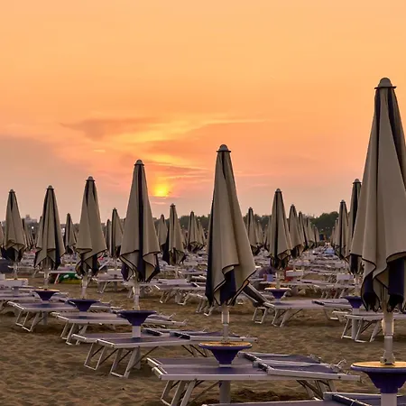 Charming With Private Garden Daire Bibione