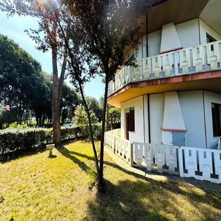 Charming With Private Garden Apartment