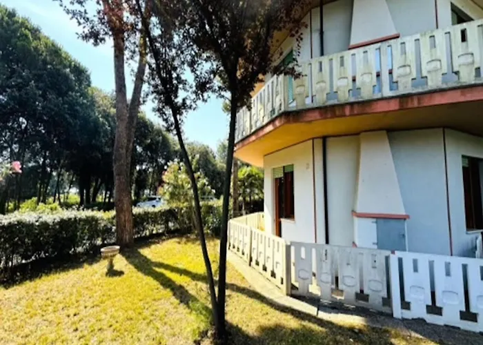 Charming With Private Garden Apartment
